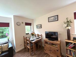 Two bed family friendly property in Clifden Glen close to town