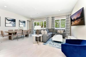 Modern Condo Near Disney With Resort & Waterpark Access - B32-138