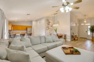 Spacious and Fenced Yard Relaxing Home in Surprise