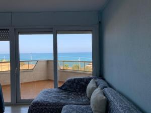 Precioso apartamento en primera linea de mar Beautiful apartment on the first line of the sea