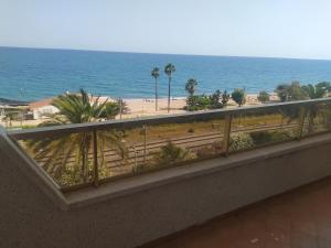 Precioso apartamento en primera linea de mar Beautiful apartment on the first line of the sea