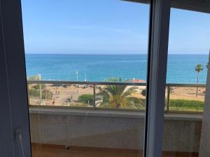 Precioso apartamento en primera linea de mar Beautiful apartment on the first line of the sea