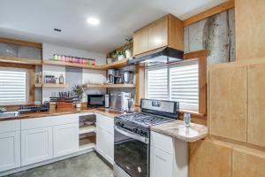 Sauna, Gas Grill and More! Belgrade Duplex