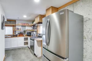 Sauna, Gas Grill and More! Belgrade Duplex