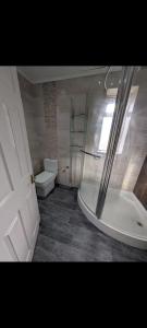 Spacious, Roundhay, LS8, Parking x 2, Sleeps 6