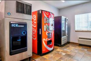 Oyo Townhouse Sulphur,LA Extended Stay I-10