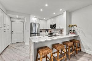 Lido Harbour South - Beachfront Condo with Heated Pool & Sunset Views