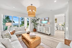 Lido Harbour South - Beachfront Condo with Heated Pool & Sunset Views