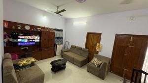 Independent house Prime location