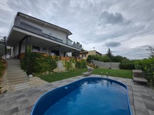 BB Central Apartment with pool and garden - 3hvězdičkové hotely ve městě Banská Bystrica