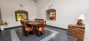 Cozy rural house with WiFi and garden in Pujilí