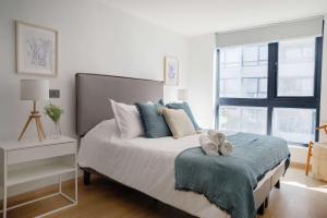 Beauty 2BR Haven for 5 in Lively Las Condes Oasis