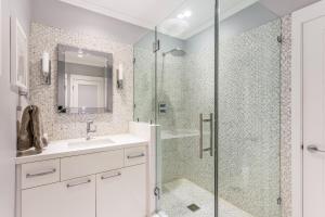 Sunset Strip 5 Star Location w Pool Jacuzzi Cabana BBQ