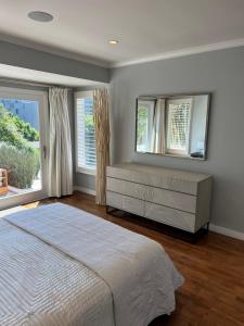 Sunset Strip 5 Star Location w Pool Jacuzzi Cabana BBQ