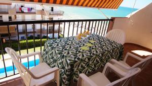 Apartamento y Terraza junto al Mar con piscina