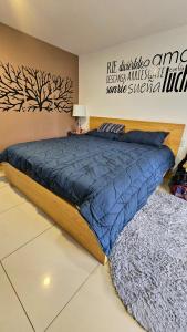 S01 SUITE KING SIZE Premium Frente al TEC CEM con Cocineta WiFi Balcón Parking Terraza