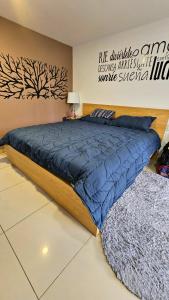 S01 SUITE KING SIZE Premium Frente al TEC CEM con Cocineta WiFi Balcón Parking Terraza