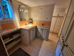 Appartement indépendant dans propriété avec piscine vue Luberon