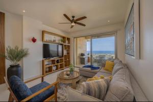Arch Views, 2 Pools, Gym, Stylish, 2BD, Sleeps 6