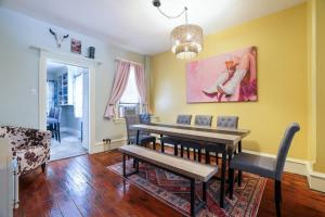 Spacious Broadway Home Downtown Western Modern Charm with parking