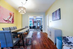 Spacious Broadway Home Downtown Western Modern Charm with parking