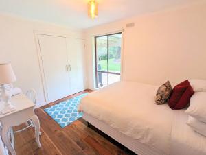 Hill top views, near wineries, sanctuary, main st