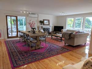 Kookaburra Cottage- views, wineries, sanctuary,