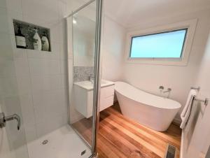 Kookaburra Cottage- views, wineries, sanctuary,