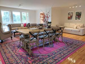 Kookaburra Cottage- views, wineries, sanctuary,