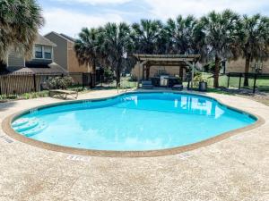 Perfect for Group with 2BR and 2BA with Pool