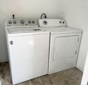 Perfect for Group with 2BR and 2BA with Pool