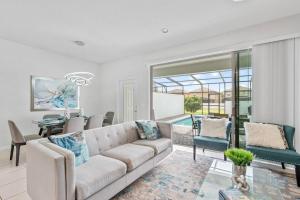 Spacious 5BR Villa with Private Pool near Disney