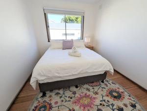 Gwendoline Cottage, Pets, Main St. Station