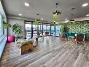 Chic 1BR Old City Apt with King Bed, City View, and Gym