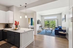 2Br Apt with Pool, Gym, and Free Parking