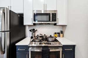 New Apt in DeepEllum with Pool and Parking near Baylor Med