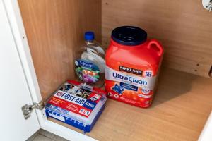 Chic Apartment with King Bed in Old City