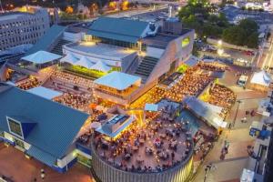 Chic Apartment with King Bed in Old City