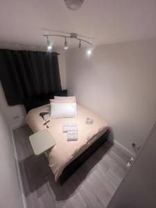 Room 10 mins to Waterloo by tube