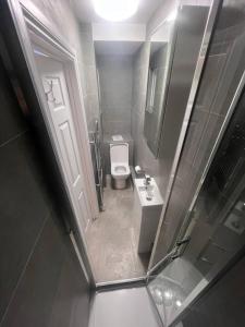 Room 10 mins to Waterloo by tube