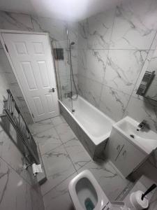 Central London Room with kitchen