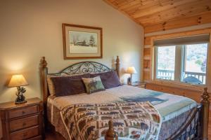 Mnt Views, Fire Pit, Hot Tub, Fishing Pond, Sleeps 6