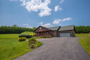 Mnt Views, Fire Pit, Hot Tub, Fishing Pond, Sleeps 6