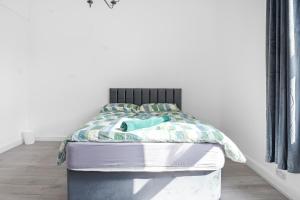 Modern Bury Retreat - Free Parking, Easy Manchester Access