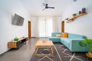 CasaBlanca with Pool, 5 min from the Ocean