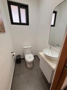 CasaBlanca with Pool, 5 min from the Ocean