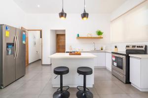 CasaBlanca with Pool, 5 min from the Ocean