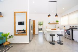 CasaBlanca with Pool, 5 min from the Ocean