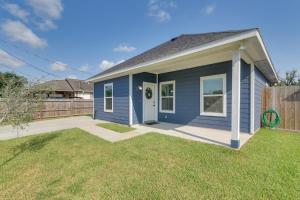 Patio and Fenced Yard Home Close to Dtwn Houston!