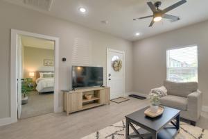 Patio and Fenced Yard Home Close to Dtwn Houston!